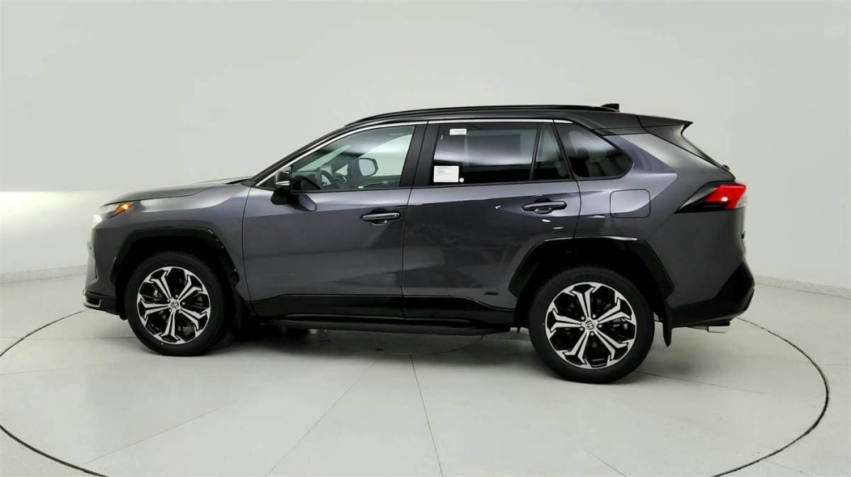 2025 Toyota RAV4 Plug-In Hybrid - Images - 4