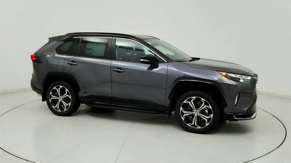 2025 Toyota RAV4 Plug-In Hybrid - Images - 9