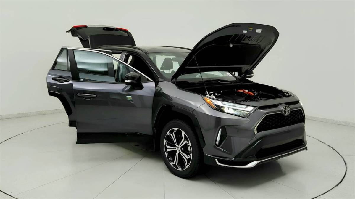 2025 Toyota RAV4 Plug-In Hybrid - Images - 11