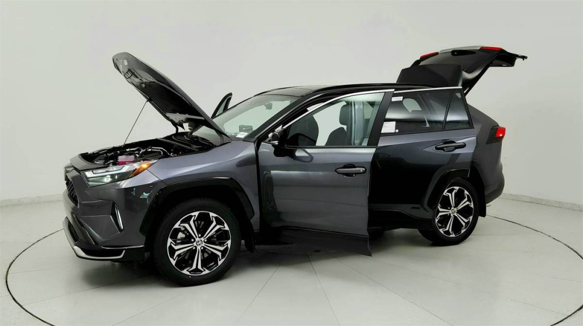 2025 Toyota RAV4 Plug-In Hybrid - Images - 12