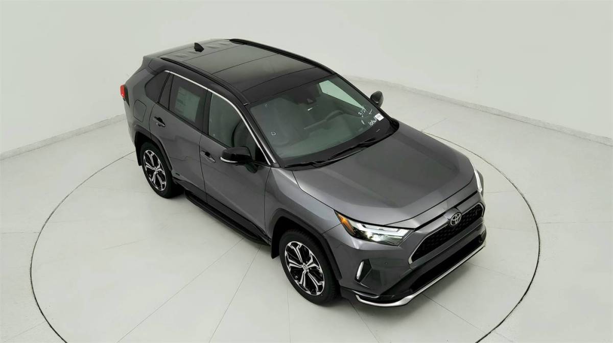 2025 Toyota RAV4 Plug-In Hybrid - Images - 15