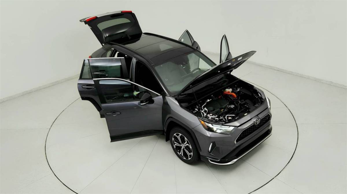 2025 Toyota RAV4 Plug-In Hybrid - Images - 19