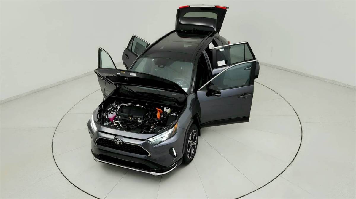 2025 Toyota RAV4 Plug-In Hybrid - Images - 20