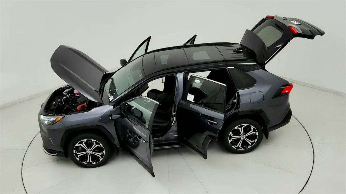 2025 Toyota RAV4 Plug-In Hybrid - Images - 21
