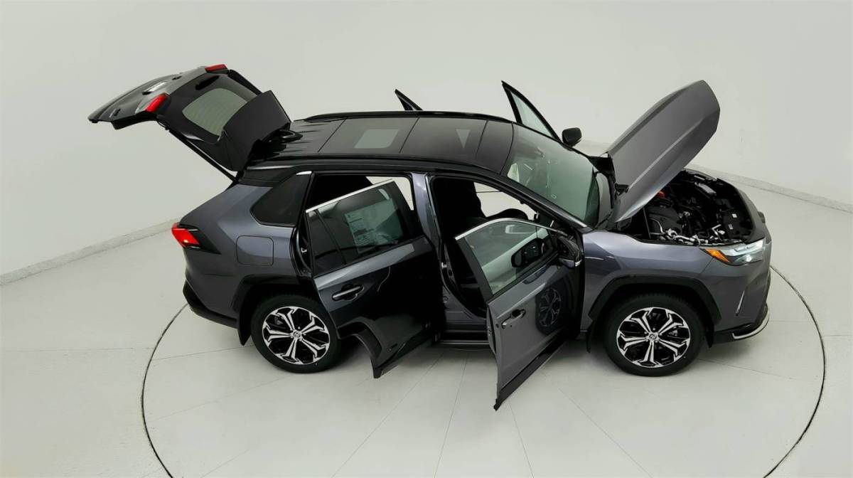 2025 Toyota RAV4 Plug-In Hybrid - Images - 24