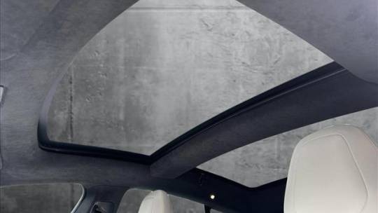 2017 Tesla Model S - Images - 15