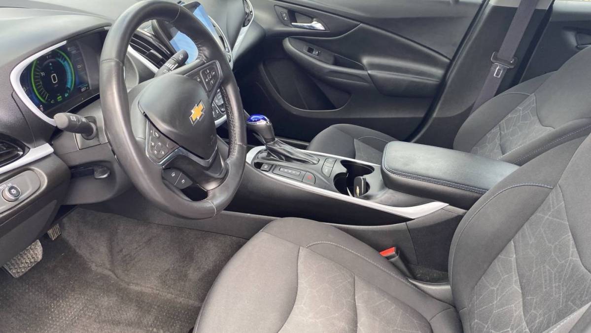 2017 Chevrolet VOLT - Images - 10