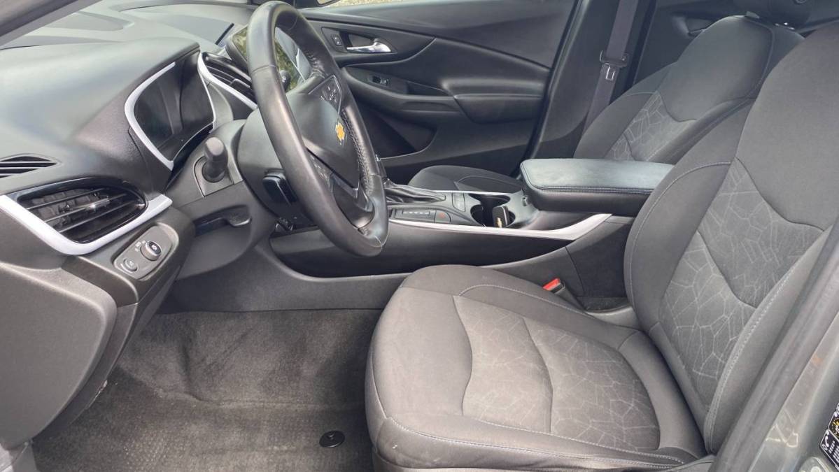 2017 Chevrolet VOLT - Images - 11
