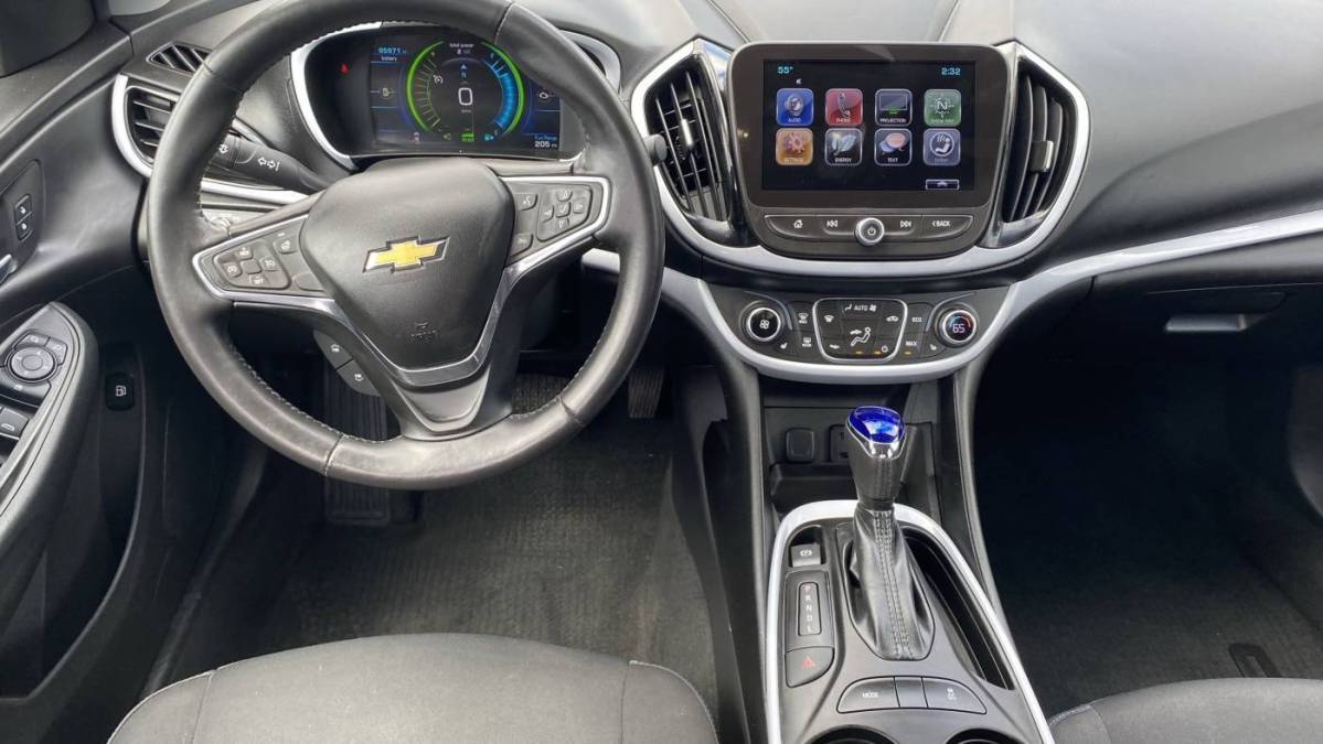 2017 Chevrolet VOLT - Images - 12