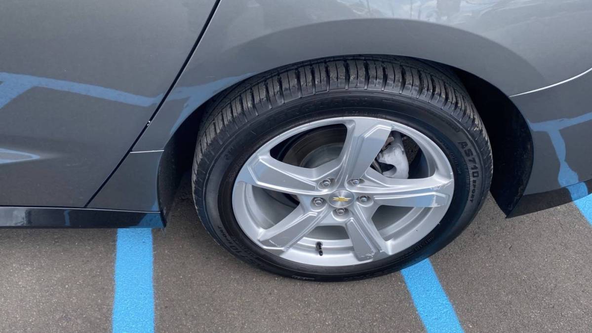 2017 Chevrolet VOLT - Images - 25