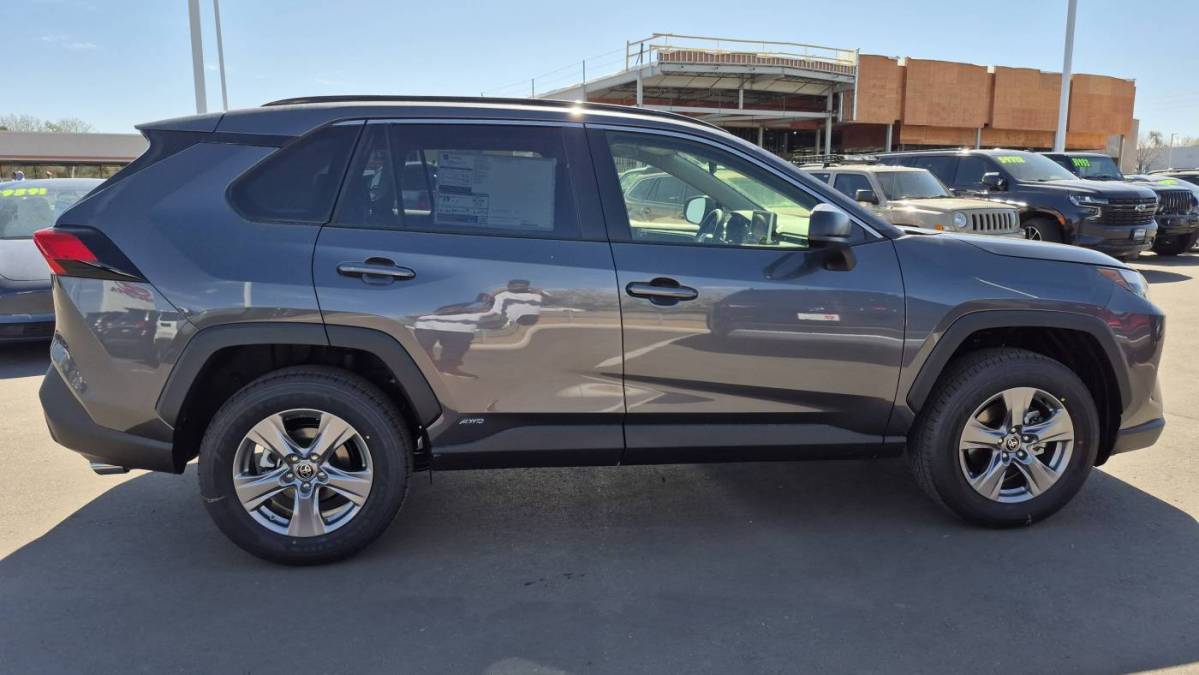 2025 Toyota RAV4 Plug-In Hybrid - Images - 7