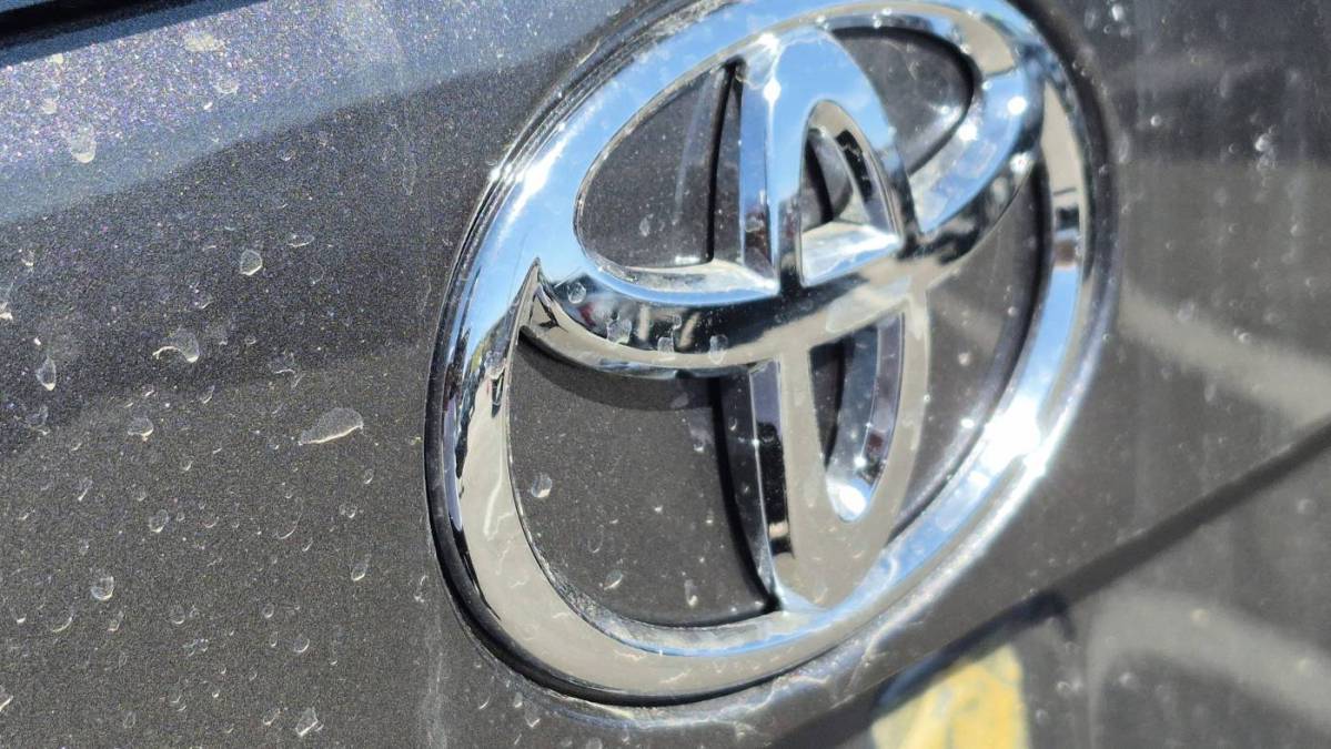 2025 Toyota RAV4 Plug-In Hybrid - Images - 11