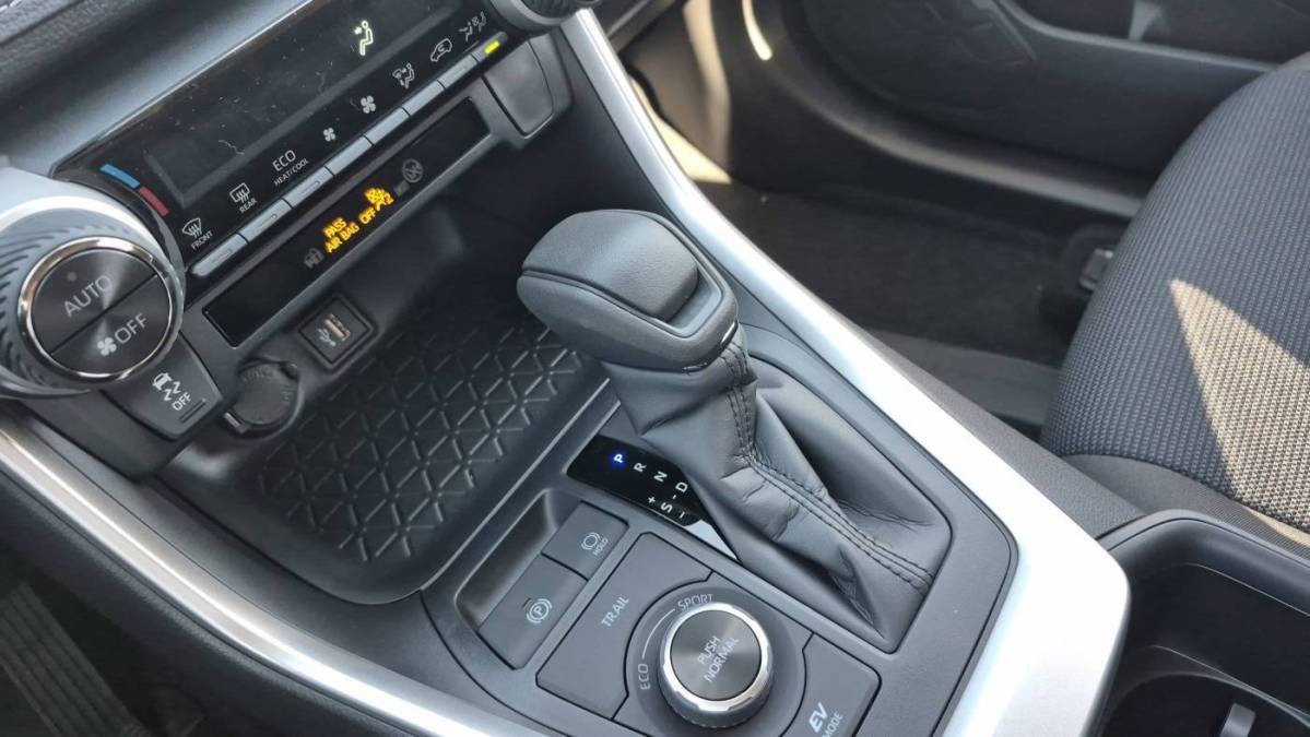 2025 Toyota RAV4 Plug-In Hybrid - Images - 18