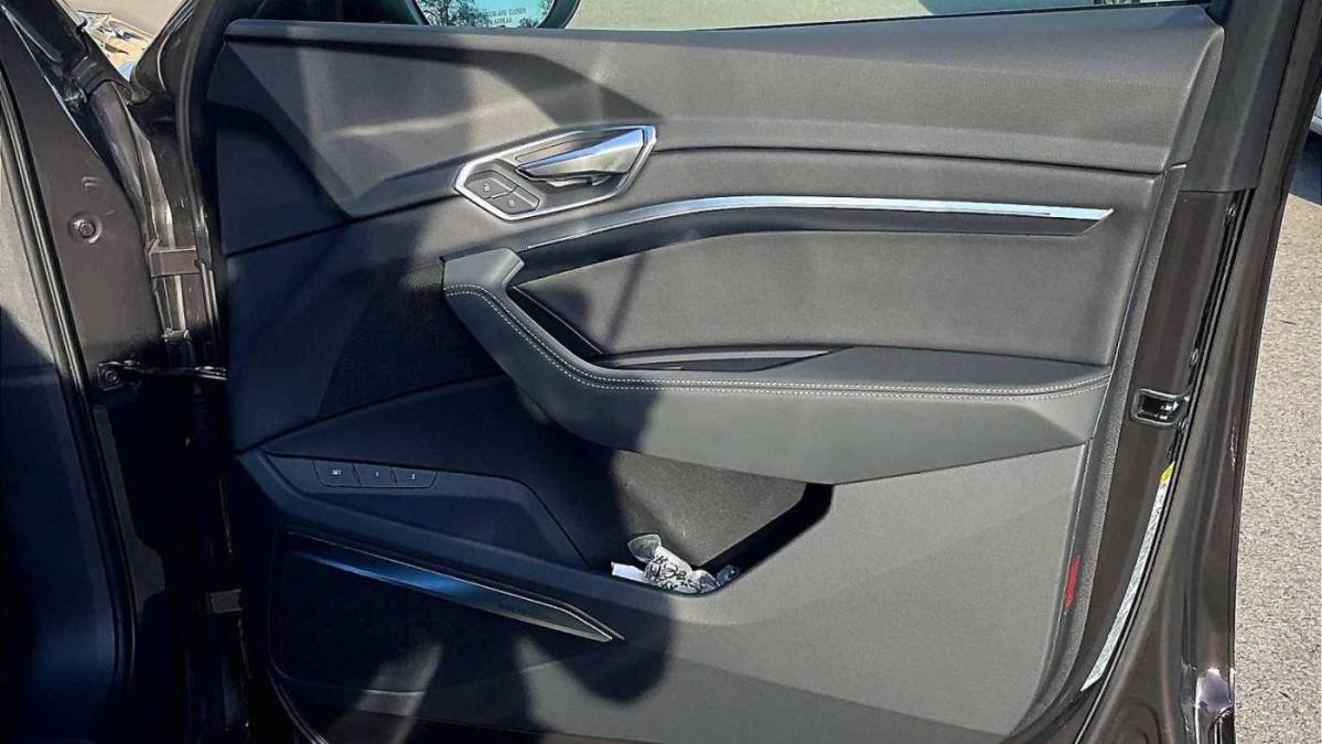 2024 Audi Q8 e-tron - Images - 21