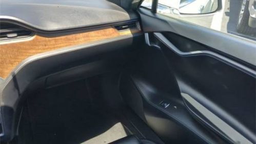 2020 Tesla Model S - Images - 17