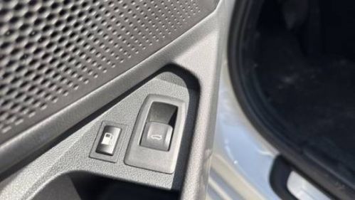 2024 BMW 3 Series - Images - 18