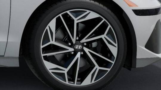 2025 Hyundai IONIQ 6 KMHM54AA8SA093814