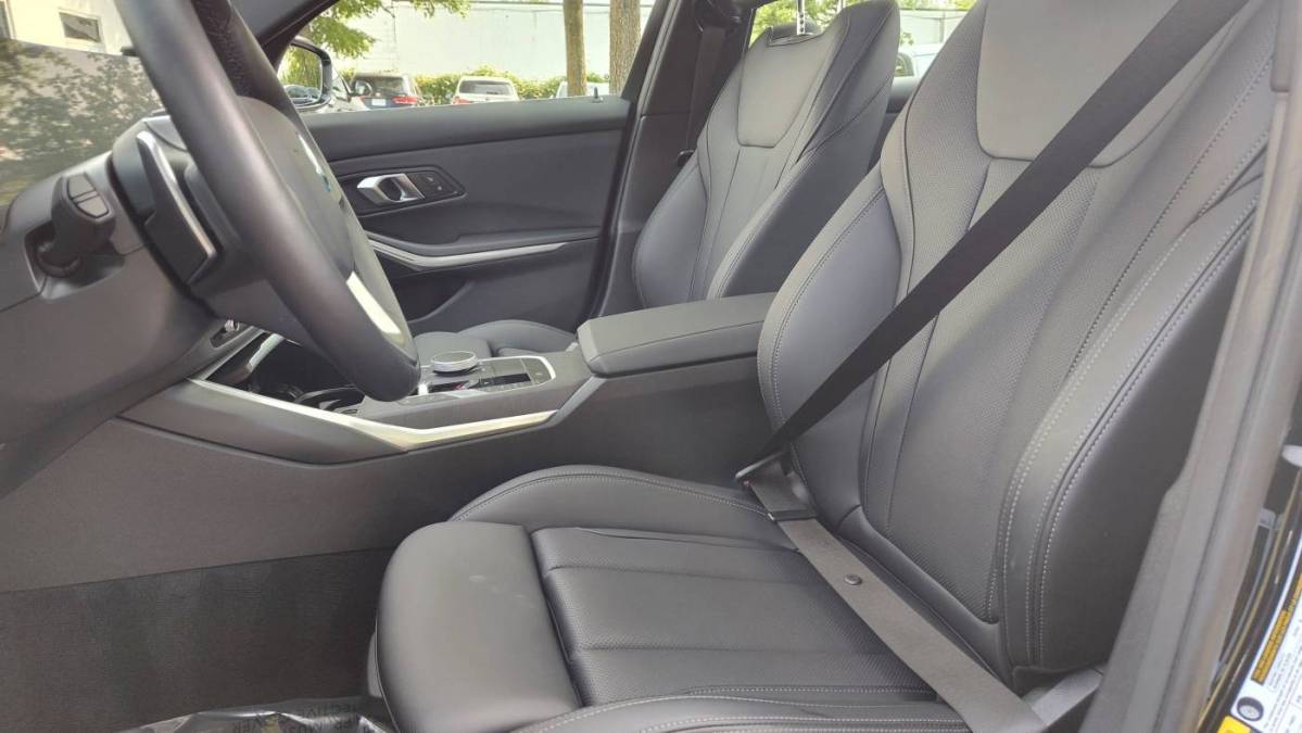 2024 BMW 3 Series - Images - 5