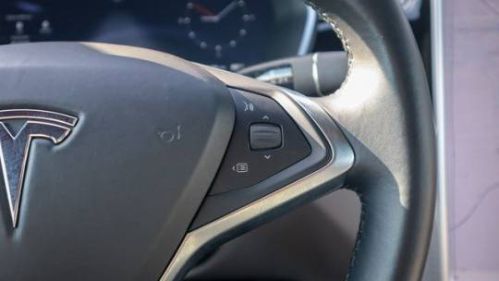 2016 Tesla Model S - Images - 13