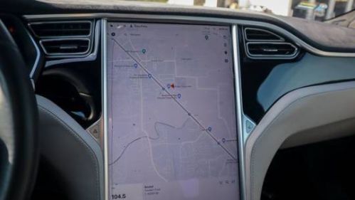 2016 Tesla Model S - Images - 15