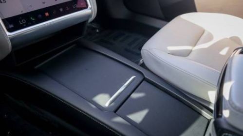 2016 Tesla Model S - Images - 17