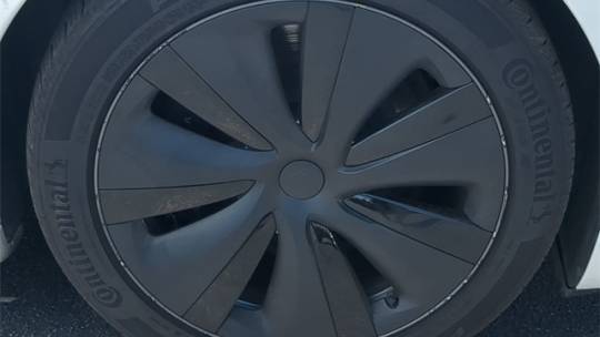 2023 Tesla Model S - Images - 11