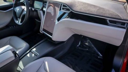 2016 Tesla Model S - Images - 19
