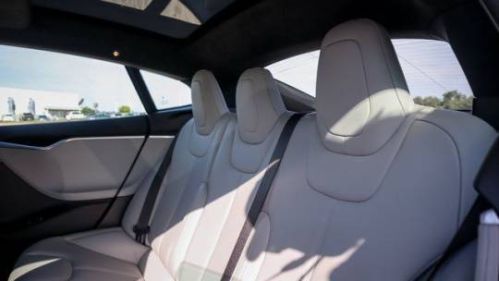 2016 Tesla Model S - Images - 27