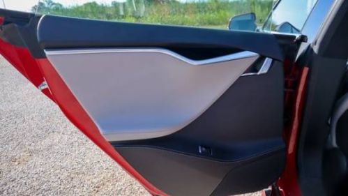 2016 Tesla Model S - Images - 28