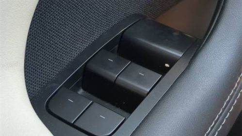 2023 Tesla Model S - Images - 25