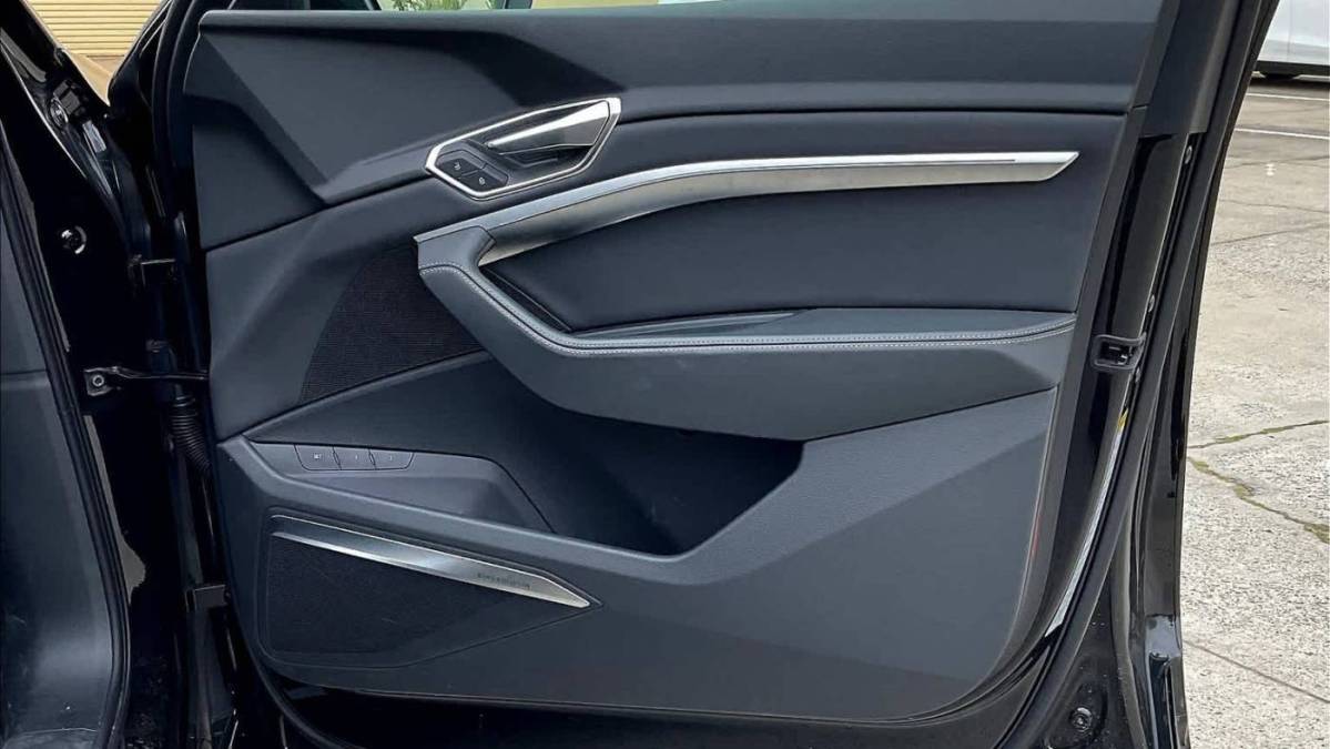 2024 Audi Q8 e-tron - Images - 18