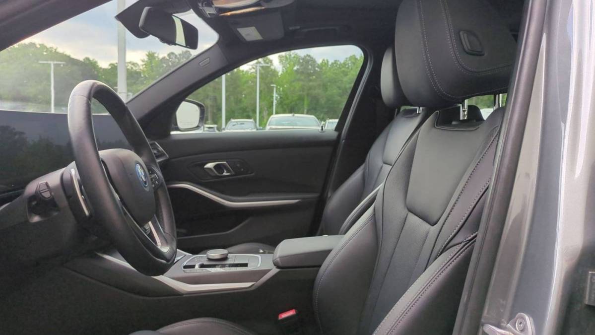2024 BMW 3 Series - Images - 15