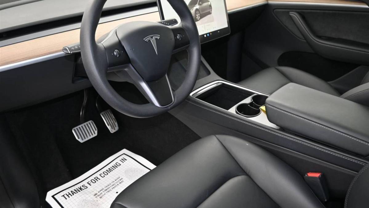 2024 Tesla Model Y - Images - 17