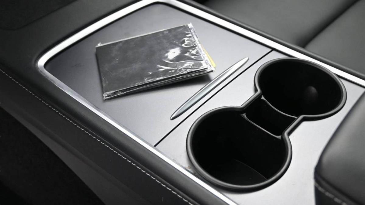 2024 Tesla Model Y - Images - 19