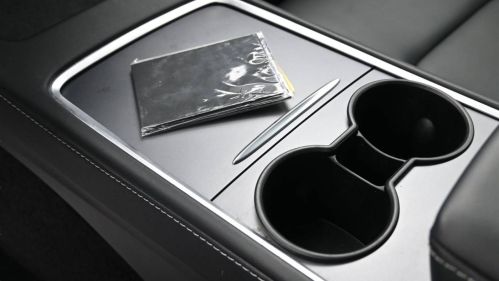 2024 Tesla Model Y - Images - 19