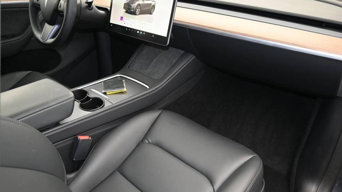 2024 Tesla Model Y - Images - 28