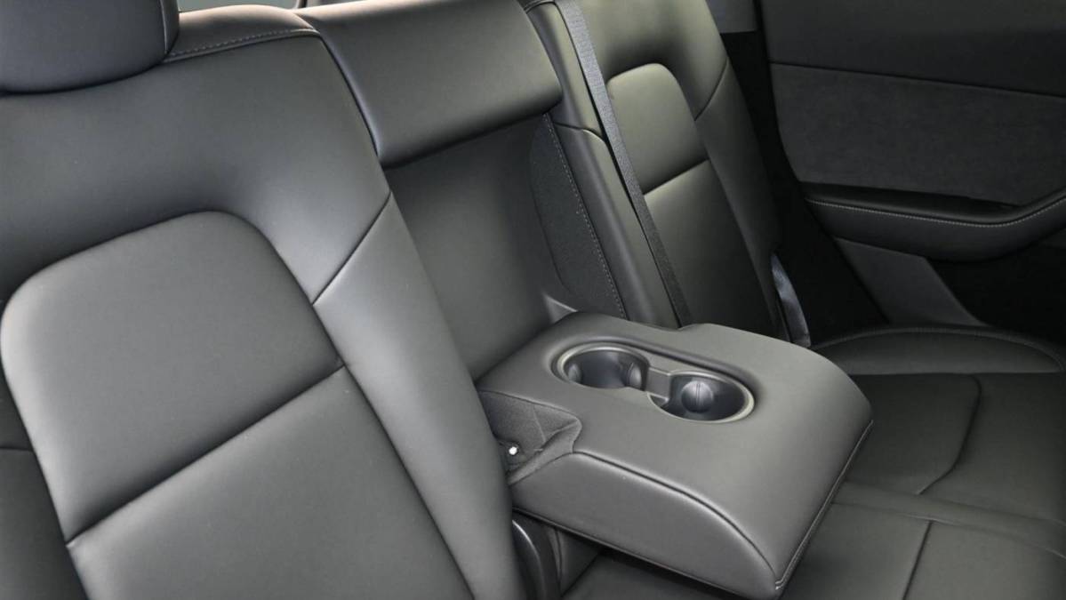 2024 Tesla Model Y - Images - 32