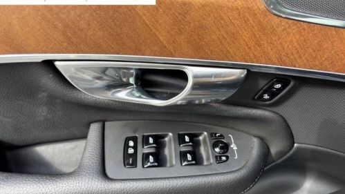 2022 Volvo XC90 - Images - 13