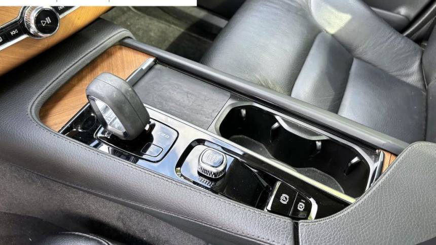 2022 Volvo XC90 - Images - 23
