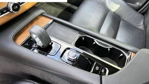 2022 Volvo XC90 - Images - 23