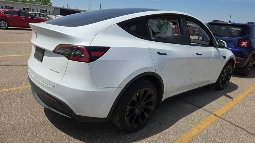 2024 Tesla Model Y - Images - 4