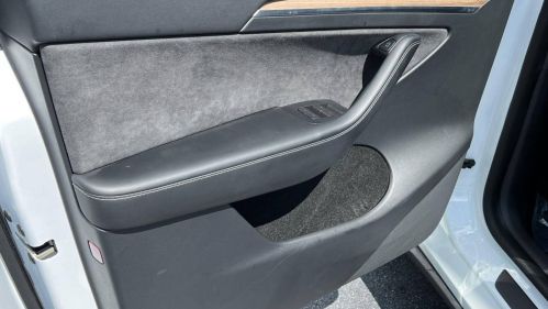 2022 Tesla Model Y - Images - 11