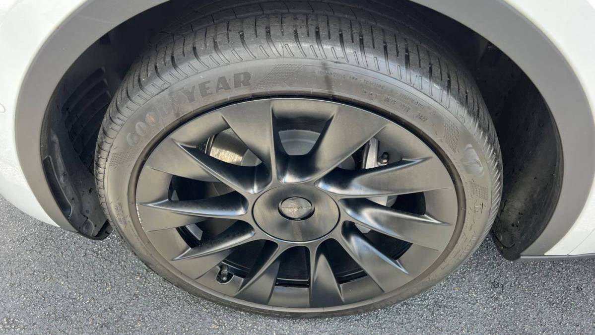 2022 Tesla Model Y - Images - 12