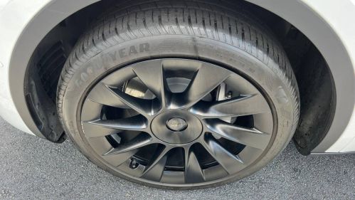 2022 Tesla Model Y - Images - 12