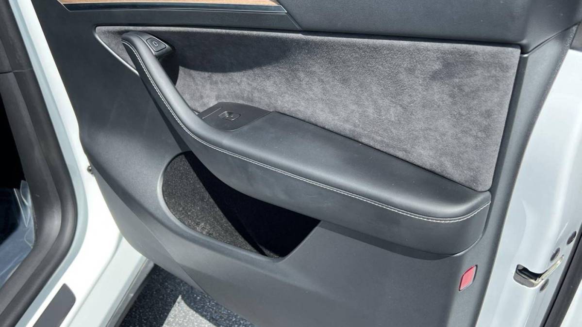 2022 Tesla Model Y - Images - 15