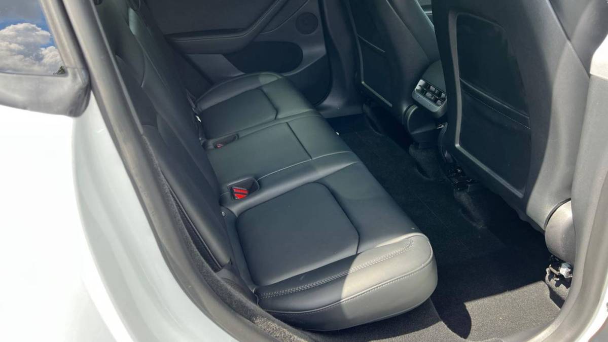 2022 Tesla Model Y - Images - 16
