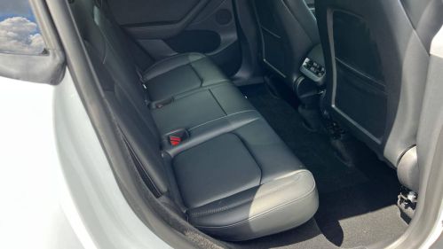 2022 Tesla Model Y - Images - 16