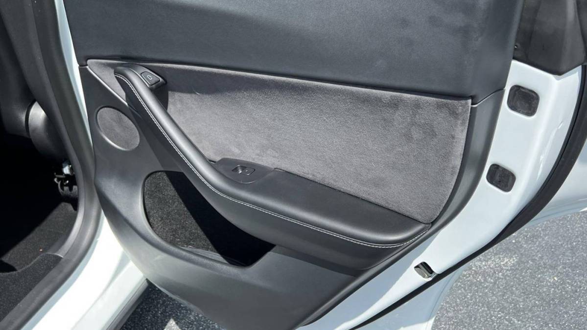 2022 Tesla Model Y - Images - 17