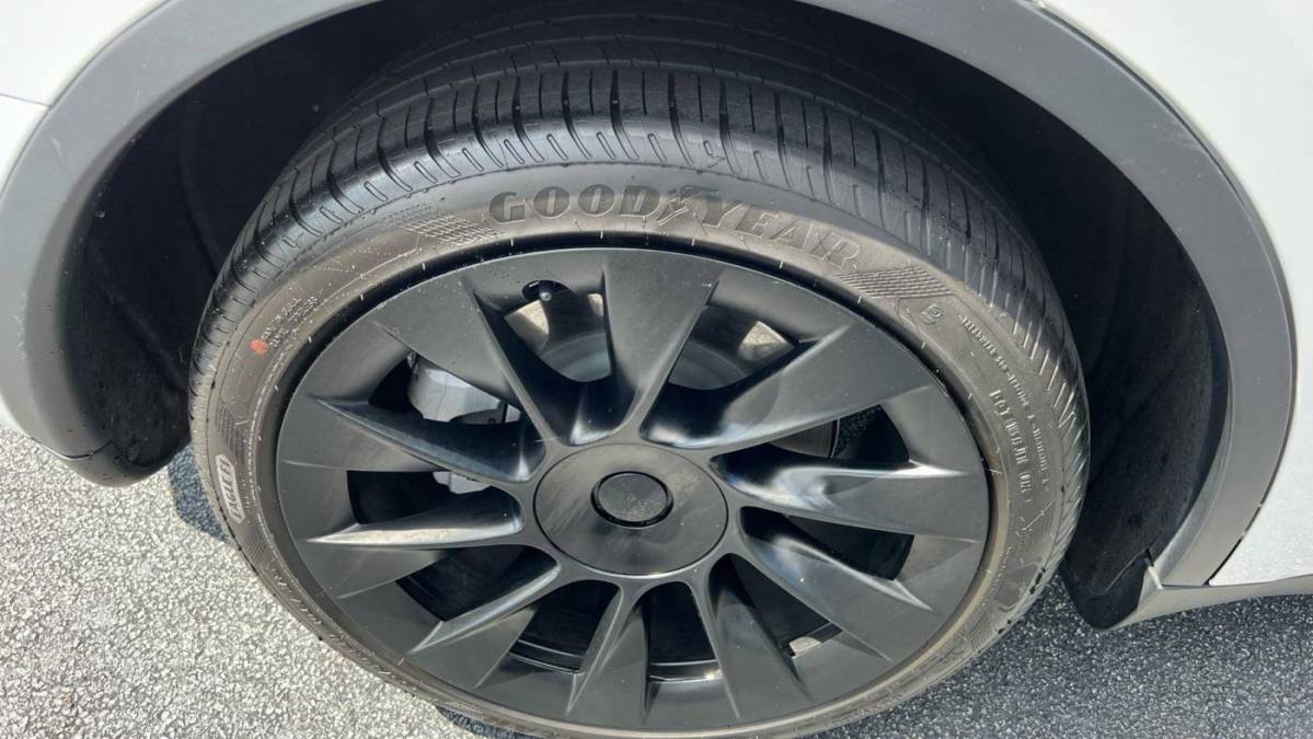 2022 Tesla Model Y - Images - 18