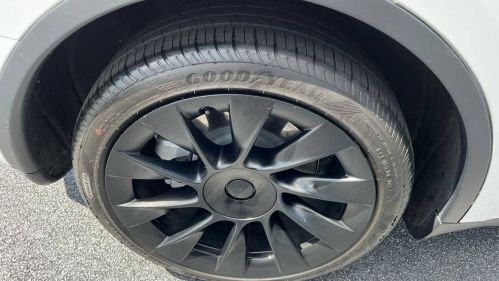 2022 Tesla Model Y - Images - 18